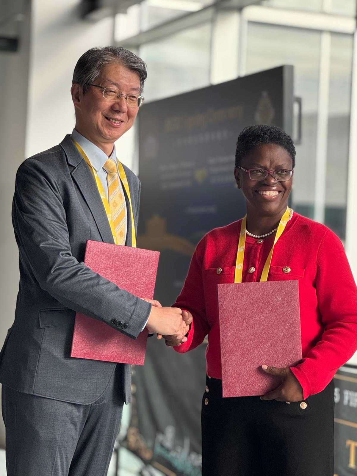 Signing an international partnership with a Taiwanese institution
